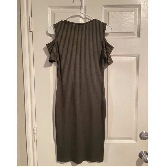 Dress - Picture 1 of 4